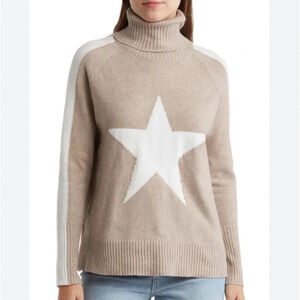Sweet Romeo Taupe and White Star Turtleneck Sweater, Women’s Size Medium